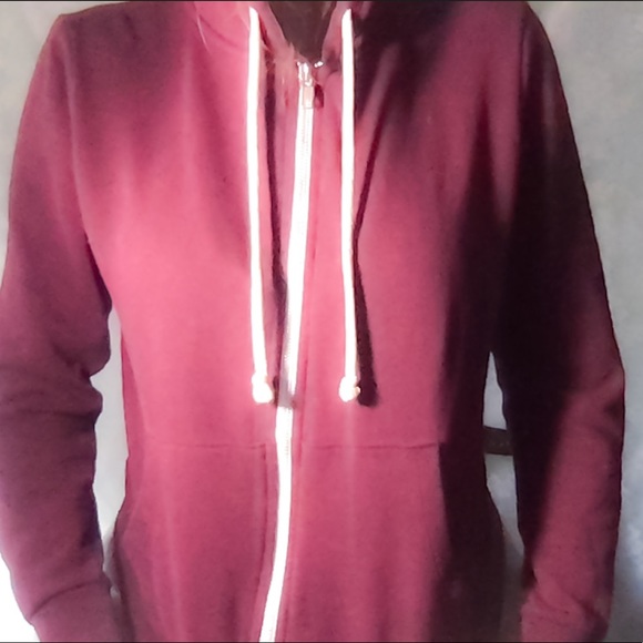 Comfortable Maroon Zip-Up Hoodie - Picture 3 of 5